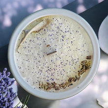 Laden Sie das Bild in den Galerie-Viewer, Wellnesskerze "White Sage Lavender" inkl. MwSt. zzgl. Versand