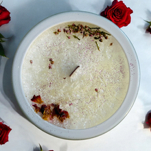 Laden Sie das Bild in den Galerie-Viewer, Wellnesskerze "Valley of Roses" inkl. MwSt. zzgl. Versand