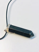 Laden Sie das Bild in den Galerie-Viewer, Schungit Kristallspitze Kette inkl. MwSt zzgl. Versand