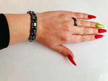 Laden Sie das Bild in den Galerie-Viewer, Hämatit Powerarmband inkl. MwSt zzgl. Versand
