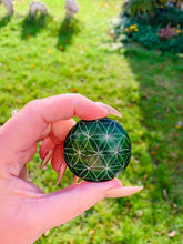 Laden Sie das Bild in den Galerie-Viewer, Handschmeichler "Blume des Lebens", grün inkl. MwSt zzgl. Versand