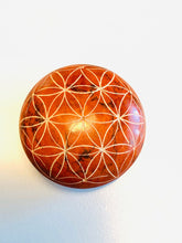 Laden Sie das Bild in den Galerie-Viewer, Handschmeichler "Blume des Lebens", orange inkl. MwSt zzgl. Versand