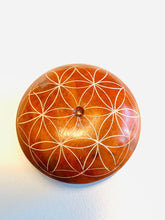 Laden Sie das Bild in den Galerie-Viewer, Handschmeichler "Blume des Lebens", orange inkl. MwSt zzgl. Versand