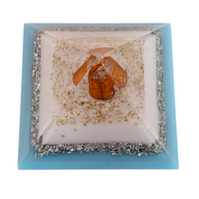 Laden Sie das Bild in den Galerie-Viewer, Orgonit Pyramide "Goal Getter" inkl. MwSt zzgl. Versand