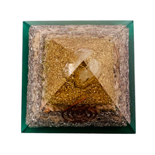 Laden Sie das Bild in den Galerie-Viewer, Orgonit Pyramide "Trust yourself" inkl. MwSt zzgl. Versand
