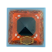 Laden Sie das Bild in den Galerie-Viewer, Orgonit Pyramide "Pearl of Love" inkl. MwSt zzgl. Versand