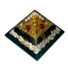 Laden Sie das Bild in den Galerie-Viewer, Orgonit Pyramide "Explosive Temper" inkl. MwSt zzgl. Versand