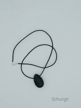 Laden Sie das Bild in den Galerie-Viewer, Schungit Tropfenanhänger mit Kette inkl. MwSt. zzgl. Versand