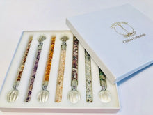 Laden Sie das Bild in den Galerie-Viewer, Chakra Collection Box für 7 Energiestäbe inkl. MwSt zzgl. Versand
